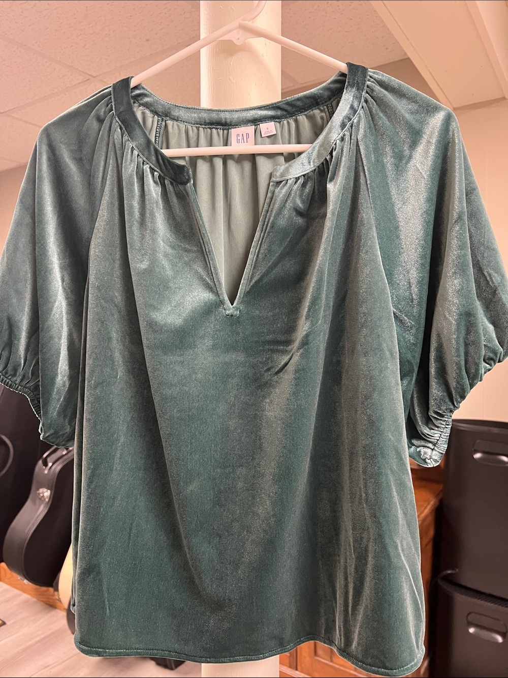 GAP Teal Velvet V-Notch Short Sleeve Blouse sz small
